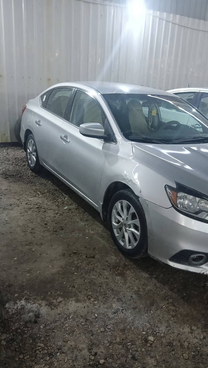 السلام عليكمم
سنترا موديل 2019 حره بأسمي تحويل ثاني يوم حادثه جاملغ وبنيد جهة السائق مواصفات بصمه شاشه تحكم ستيرن سياره جاهزه  رقم *********** السعر 120$
