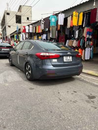 كيه فورتي موديل 2014 بيه ثلاث قطع للبيع السعر 92 وبيه مجال 07700797324