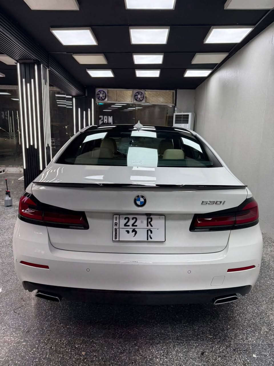 اجدد و انظف  bmw 530i بالعراق كلة للبيع 🤍🔥
موديل 2023 
ماشية 15,000 mi 🔥
الضرر فقط  قطعة وحدة مبدل و مصبوغ 🤍
بدون شاصي او لغد او دواخل و ايرباك راجع سستم 
كلشي جديد و مكفول بالسيارة حتى الدعاميات بدون صبغ و من ناحية كير مكينة و حدادية كلة بلادي و جديد مال وكالة 
وترايها مال زيروا كلش كلش جديدة السيارة و بالحقيقة احلى من الصور 
للاستفسار *********** 
السعر  33,800$ و بيها مجال بسيط للشراي
