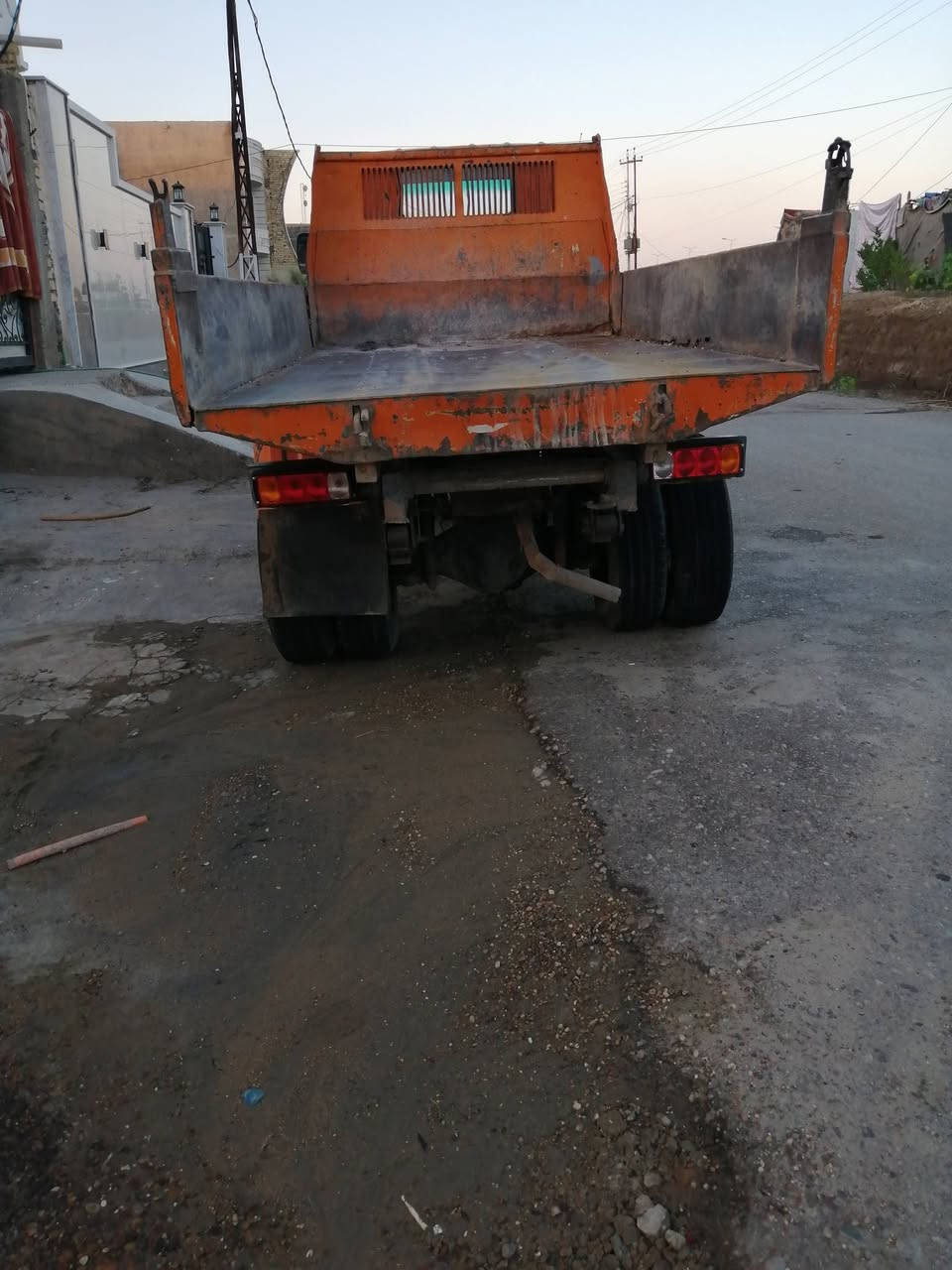 السلام عليكم تيوته داينه للبيع موديل ١٩٩٤ رقم بغداد انكليزي بسمي السعر ٨٠ وبيه مجال بصيط ***********
