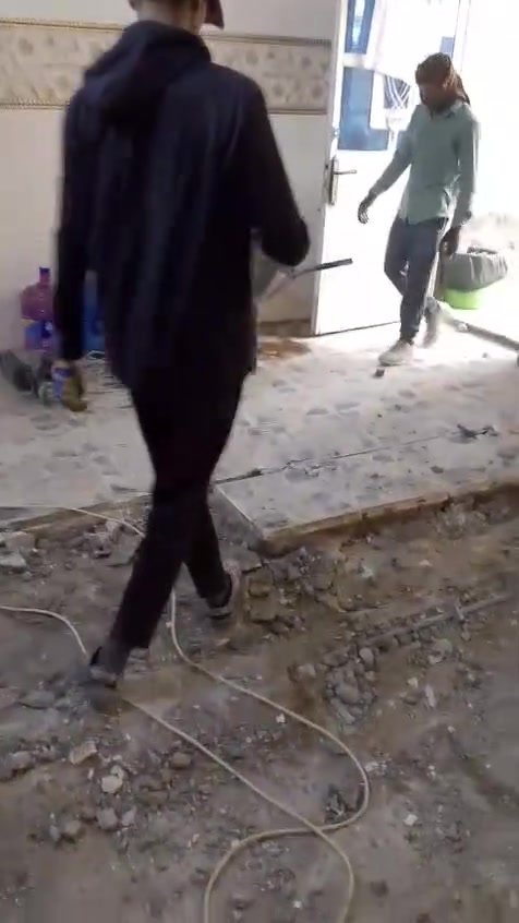 السلام عليكم يوجد لدينا كادر تفليش البيوت و قص الرباطات و قلع الراضي وتگشير الجرذان گافت انواع التفتيش با انسب السعار بغداد فقط ***********
