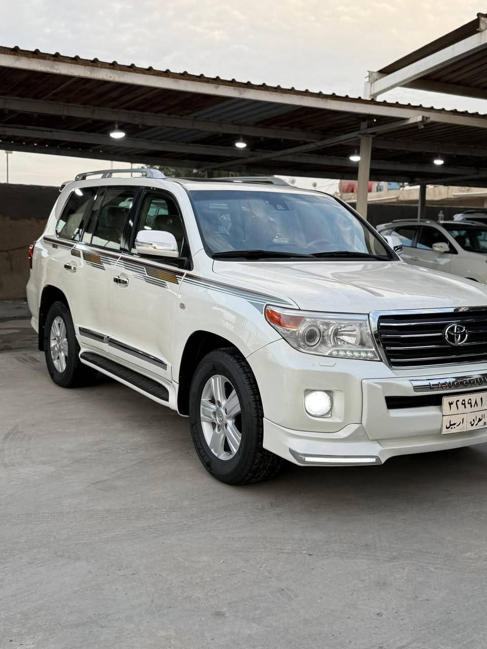 سلام عليكم 
لاندكروز 2010  ابسعر مناسب 

مكينه 6 سلندر ابلاديه ما مفتوحه
ماشيه 215 
السياره بيها جاملغ أمامي مصبوغه أو باب خلفي بدون أي د اخل 
السياره جاهزه من كلشي فقط السنويه منتهيه جاهزه لتحويل أو وكالة
تخم تاير جديد بيها 
مكاني البصرة معرض الرفدين  السعر 268
ممكن امروس ايضآ  أي استفسار حاظر ***********
