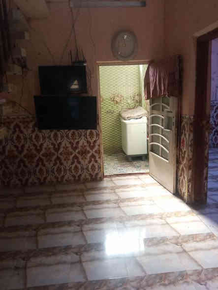 بيت للبيع 

مساحة 132م 

طابو زراعي 

يحتوي على
 
-استقبال 
 
-صاله 

-غرفه 

-صحيات خارجية 

-حمام. داخلي 

العنًوان / الحمزة الغربي _شارع علي قماره

السعر ٥٣ وبي مجال 

للاتصال والاستفسار 
***********
