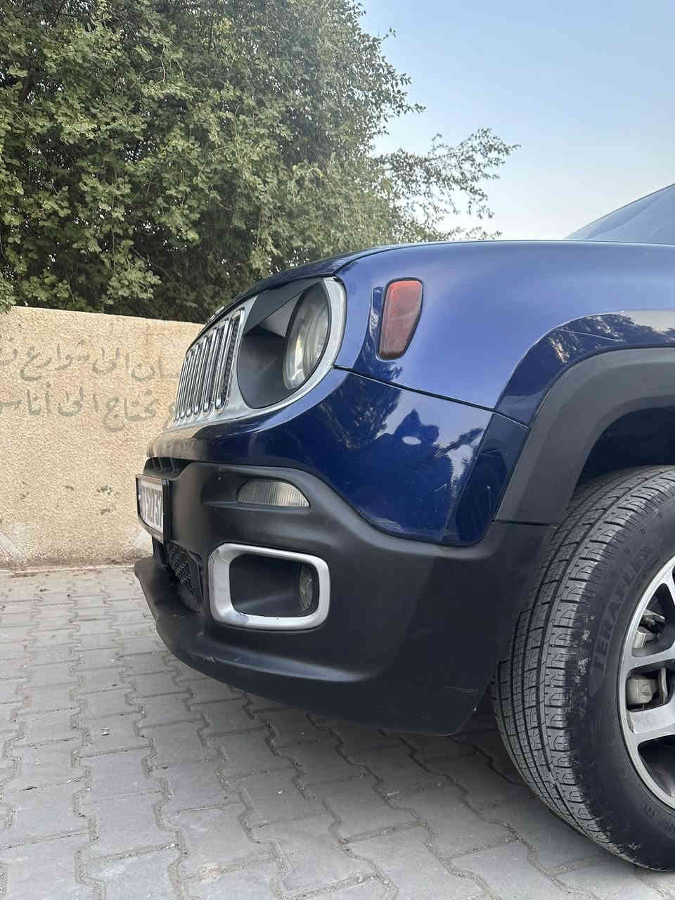 سلام عليكم جيب ٢٠١٧ وارد أمريكي حادثه جاملغ وبنيد فول سعر ١٢٠وبيه مجال *********** مكان السياره بغداد
