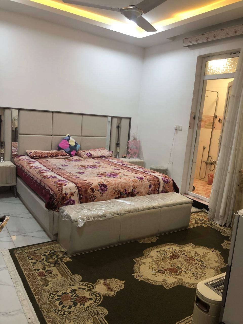 دار للبيع
يقع في مجمع الكرار المرحلة الاولى
قرب اسواق الكرار 
الدار ركن على شارعين 
مساحة الدار 265 متر مربع بي غرفتين نوم بالارضي الاولى سويت وبي غرفة بالطابق الاعلى سويت وغرفة مخزن واضافات وديكور على كل البيت
سعر البيع 180 مليون دينار والباقي على المصرف العقاري التسديد الشهري 372 الف دينار
التواصل مع صاحب الدار
***********
