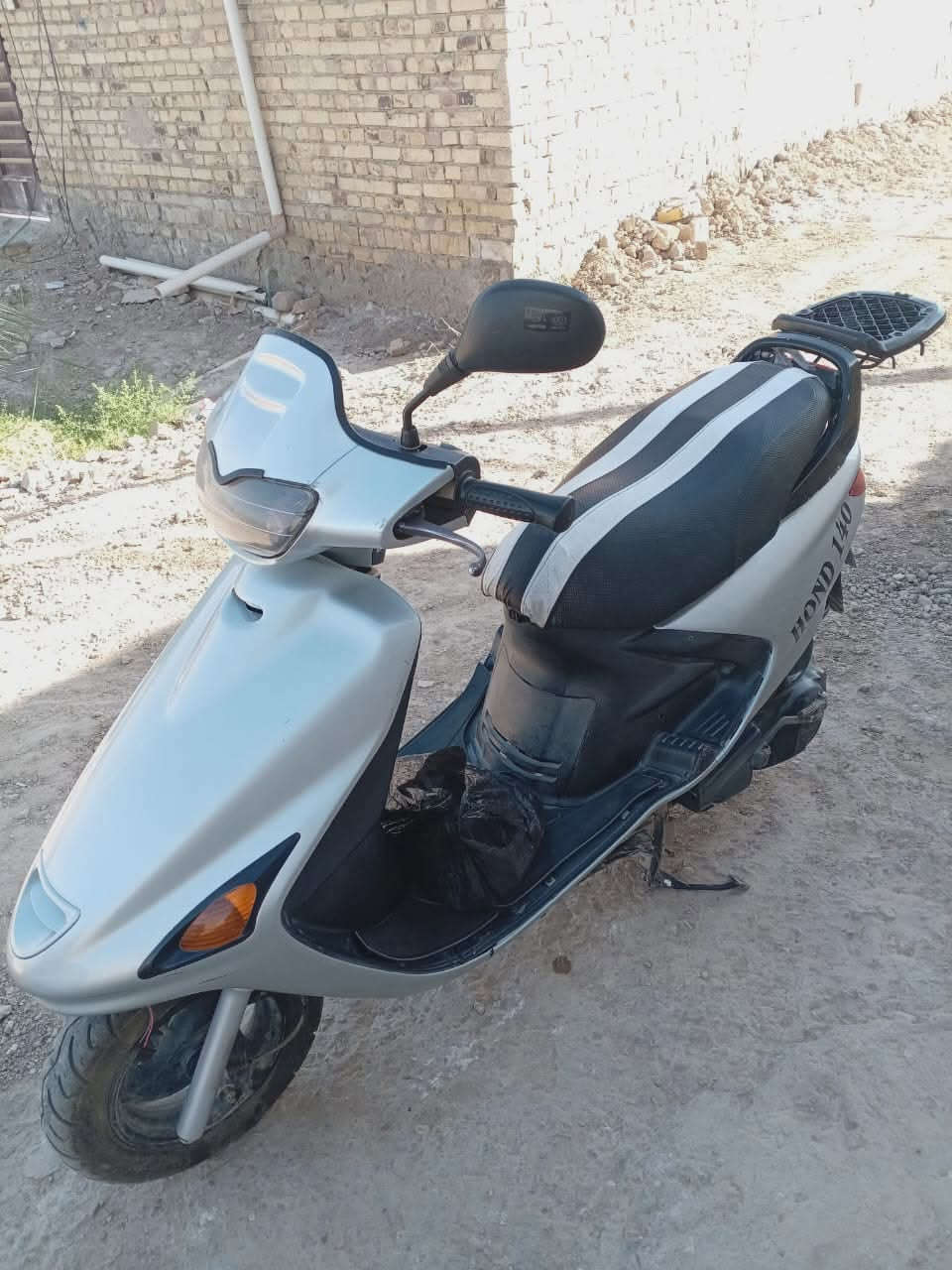 فراشة فحل للبيع دراجه نضيفه كلشي شغال بيها مامفتوحه السعر 650 عنوان الديوانية الحمزه الشرقي 
صاحب الدراجه للاتصال ***********
