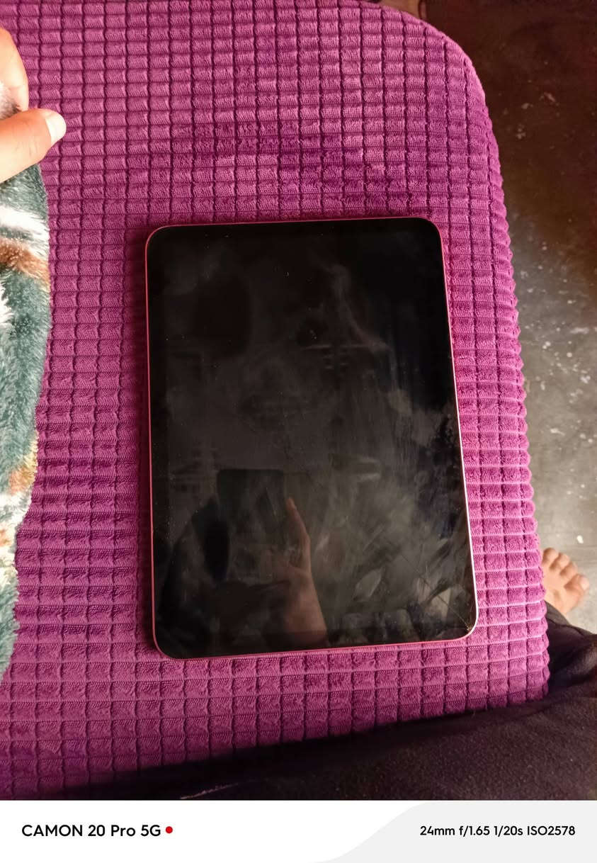 سلام عليكم ايباد 10 ذكره 64  /بطاريه 93 بي فطر بشاشه ممثر بشي سعر 225مجال بصيط تواصل وتساب*********** مكاني 5كيلو
