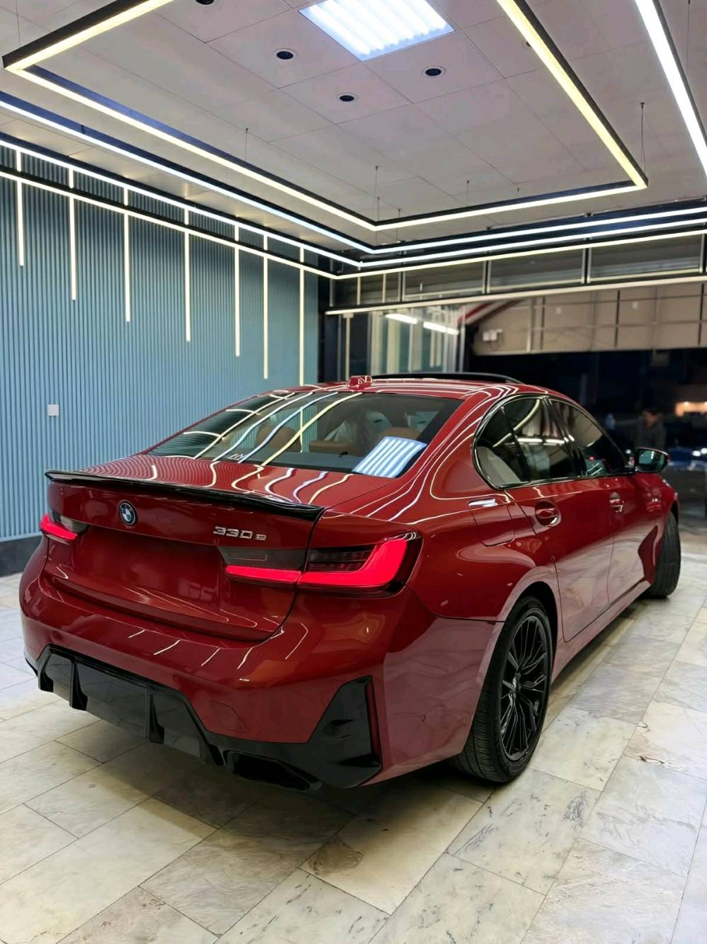 السلام عليكم
للبيع BMW 330e موديل 2024

فول أعلى فئة بالمواصفات
محرك 2.0 توين باور تيربو  292 حصان والعزم 420 نيوتن

السياره تعمل بنظام (البنزين + هايبرد + كهرباء) اقتصادية جداً
مع امكانية شحن السيارة بالكهرباء تقطع مسافه من 30 الى 45 كيلو 

ماشيه 27 الاف كيلو فقط

1.نظام الأوتو بارك (ركن السيارة بدون تدخل السائق) 
2.نظام البارك إسيست (امكانية ارجاع السيارة بالكراج تلقائي)
3.كامرات 360 درجة عدد 4 محيطيه 3D
4.فتحة سلايد روف
5.داتا شو Head Up Display (يعرض بالجامه الامامية)
6.نظام صوت فاخر Harman/Kardon Logic 7
7.شاشة كبيرة متصله خاصه بموديل 23 و24
8.فتح الصندوك بالقدم 
9.لايت ليزر اصلي داينمك
10.كشنات جلد لون جملي Camel + الكشنات كهرباء وخزن ميموري 
11.تدفئه بالمقود والكشنات
12.تصعيد وفتح الزجاج بالبصمه
13.حساسات امامي خلفي جانبي
14.اضاءة محيطية متغيرة الالوان
16.نظام تعتيم بالمري Auto Dim
17.شفتات بالمقود
18.شاحن تلفون وايرلس
19.نظام الترحيب عن الاقتراب من السيارة
20.ابل كار بلي وايرليس
21.رادار امامي
22.رادار النقطة العمياء
23.رادار الخروج عن المسار

ضررها جاملغ خلفي ونص الجاملغ الامامي
جميع الايرباكات سليمه

السعر 300 ورقه
مكان السيارة بغداد
***********