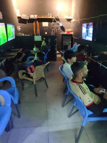 السلام عليكم ورحمة الله وبركاته 
من رخصة الادمن المحترم
قاعة للالعاب للبيع في الغزالية شارع البداله 
قرب سوق المائده 
مقابل ثانوية دار السلام ومدرسة صنعاء
للإستفسار 
*********** 
واتساب
