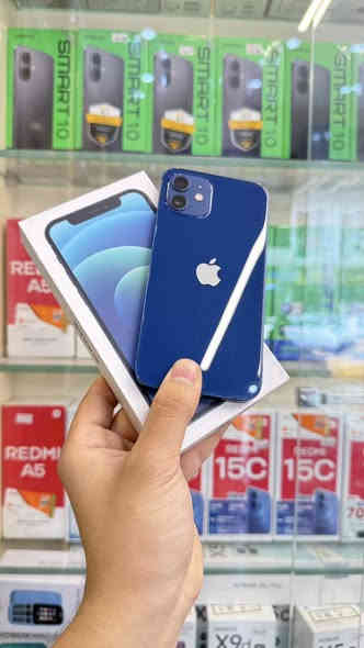 ايفون 12 عادي دبل سيمكارت❗️ذاكرة 128 بطاريه 95 الجهاز على حالة الوكاله مامبدل بي اي قطعه نموذج M الأصلي ملحقات 
فقط بي ❗️شخوط ❗️موضح بالصوره الجهاز كله نورمال✅✅
كامله مع وصل ضمان من المركز السعر 290 الف قفل🔥🔥
بغداد / البياع شارع 20 اسم المحل مركز حسان للموبايل 
***********
