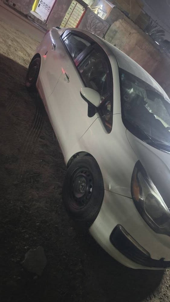 كيا ريو 2016 
محرك 1600GDI وكشرها حلو ورقمها حلو
حادثها بسيط ومتواجد بالنهار فقط مكاني البياع
*********** بغداد, العراق
