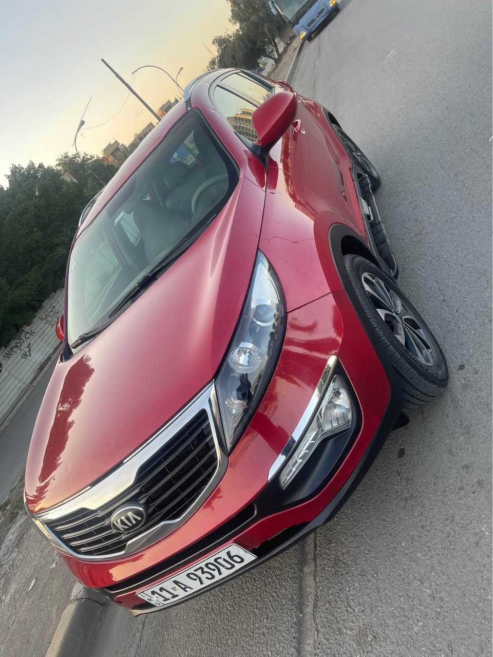 السلام عليكم
كيا سبورتج 2011 
وارد خليجي 
صبغ قبق جنطة بدون فتح
محرك 2400 دووش
تحكمات ستيرن
بلوتوث
حساسات خلفية 
كامرة دوارة
السعر
119 ورقة وبي مجال بسيط
*********** 
بغداد الدورة بغداد, العراق
