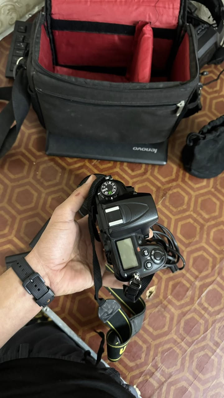 كاميرا نيكون حجم 7000D
هي وملحقاتها كاملة

جديدة ونضيفة حيل 

بس بيها خلل واحد بيت الرام عطل ويتصلح بسهولة

للبيع - 500 الف وبيها مجال 

الاتصال - ***********
