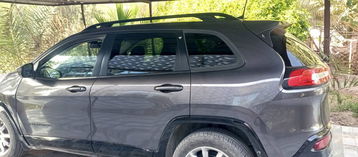 سلام عليكم جيب بزون موديل 18ذي قار حرة حادثهة بنيد ومدكر موضح بالفحص السعر 105حداية ضعيفة بس الصدر مكلف بالنشر راعيها 
***********
