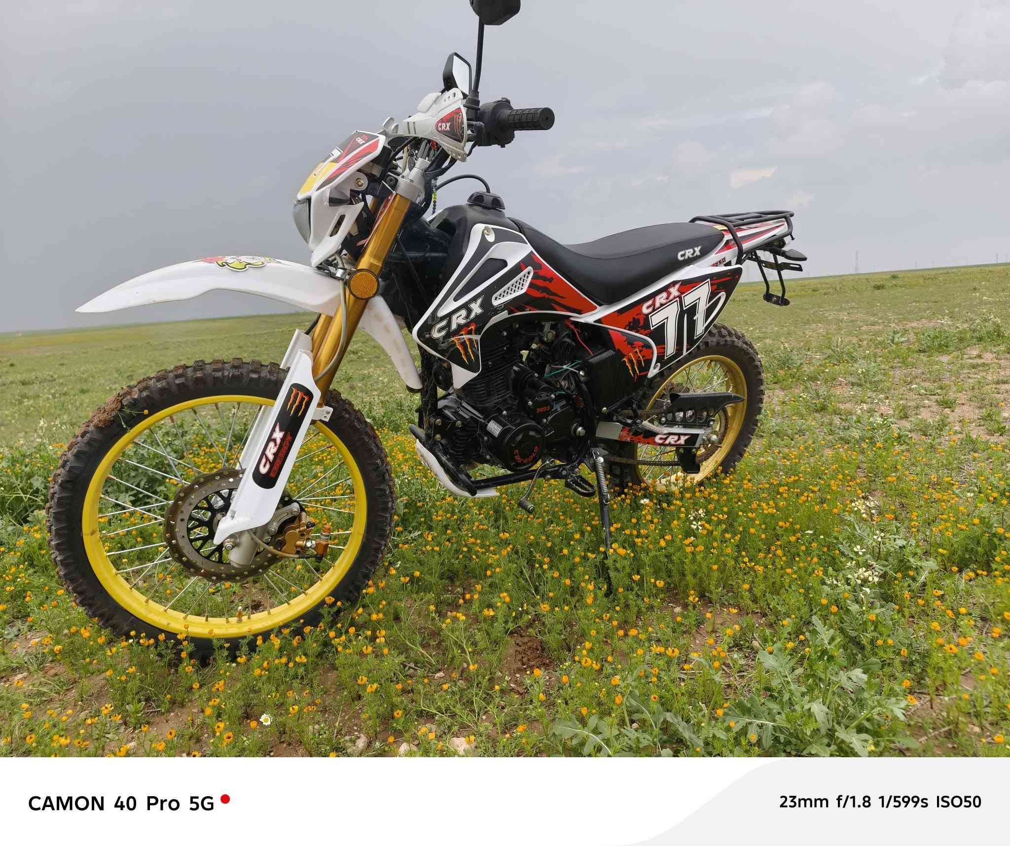 السلام عليكم
دراجة قفاز crx الشكل الجديد 
محرك 250 زنجيل المرغوب 🔥
موديل.. 2025 قبل أكثر من شهر مشدود وضع شركة 
شرط كلشي شغال 
السعر 1.300.000 مليون وثلثمية قفل 
***********
