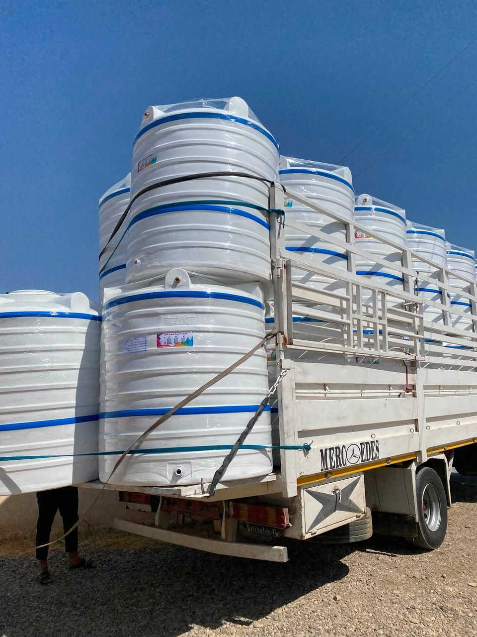 وصول وجبة جدديدة من خزانات ينبوع الفاضلية الى معرض #الابداع_الهندسي 💧

لأن الماء أساس الحياة، نضمن لك حفظه بأعلى معايير الأمان والجودة! نوفر لكم الخزانات البلاستيكية العمودية المصممة بأحدث التقنيات لحماية مياهكم.
📐 الأحجام المتوفرة لدينا:
نوفر لكم خيارات متنوعة تلبي كافة الاحتياجات (المنزلية، الزراعية، والتجارية):

 خزان سعة 1000 لتر.              120 الف
 خزان سعة 1500 لتر.             145 الف
 خزان سعة 2000 لتر.             185 الف
 خزان سعة 5000 لتر.             600 الف

🌟 أبرز مواصفات ومميزات خزانات ينبوع الفاضلية:
 جودة لا تضاهى: مصنوعة من أجود أنواع مادة البولي إيثيلين النقي (Polyethylene) عالية الجودة والمضادة للبكتيريا والطحالب.
 قوة ومتانة: سماكة ممتازة وتحمل عالٍ للضغط والحرارة، مصبوبة كـ قطعة واحدة بدون أي لحام لتفادي ومنع أي تسريب للمياه مستقبلاً.
 مقاومة للظروف الجوية: الخزانات معالجة ومقاومة لأشعة الشمس بفضل طبقة الحماية الفعالة ضد الأشعة فوق البنفسجية (UV).
 حماية كاملة: غطاء لف محكم الإغلاق يمنع دخول الأتربة، الشوائب، والحشرات.
 هندسة ذكية: يحتوي الخزان على مخرج ماء في الأسفل، مدخل مائي في الأعلى، بالإضافة إلى فتحة تنفيس لزيادة سرعة وسلاسة تدفق المياه.
🛡️ فترة الضمان والاستبدال:
نثق بمنتجاتنا؛ لذلك تأتي جميع الخزانات مع ضمان حقيقي وشامل لمدة 5 سنوات ضد أي عيوب تصنيعية أو تغير في خواص المادة.

 الموقع: محافظة نينوى - #ناحية_النمرود - #قرية_العباس.

 #الوكيل_الحصري_في_ناحية_النمرود

📞 للإستفسار والطلب:
تواصلوا  على الارقام التالية:
***********
👉 ***********
