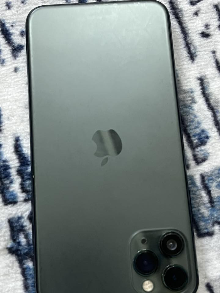 أيفون 11
Pro max 
ذكر 64شرط مامفتوح
مع كرتونه
السعر 300. ألف 
*********** 
بطارية 75
