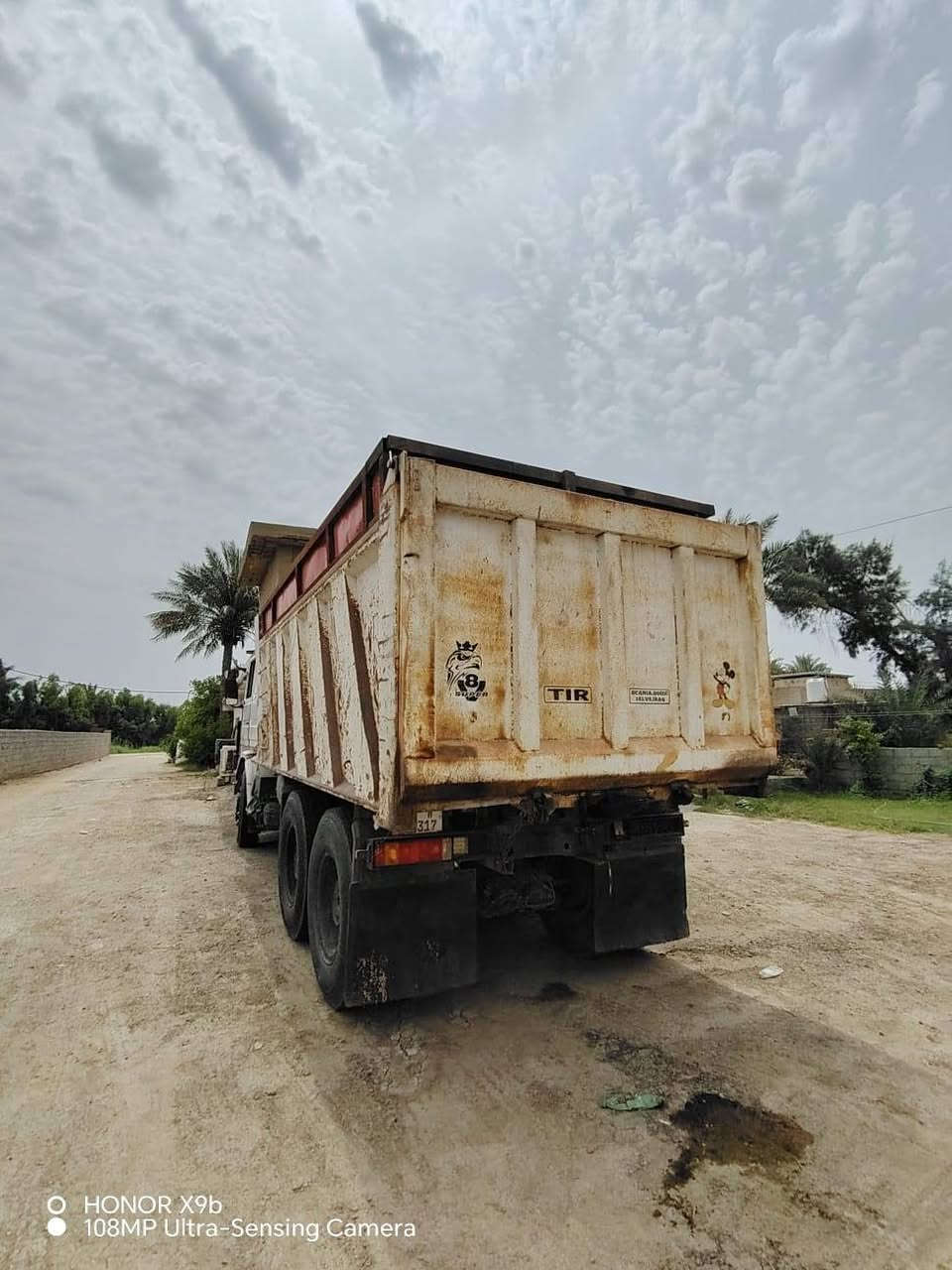 سلام عليكم سكانيا موديل 93باسمي مكينه 42 بيه بخار كلش قليل بدون تنقيص مجموعه باوجر 16 كير 3+3 تخم تاير شرط التحويل العنوان واسط الصويره السعر 160 وبيه مجال استفسار ***********
