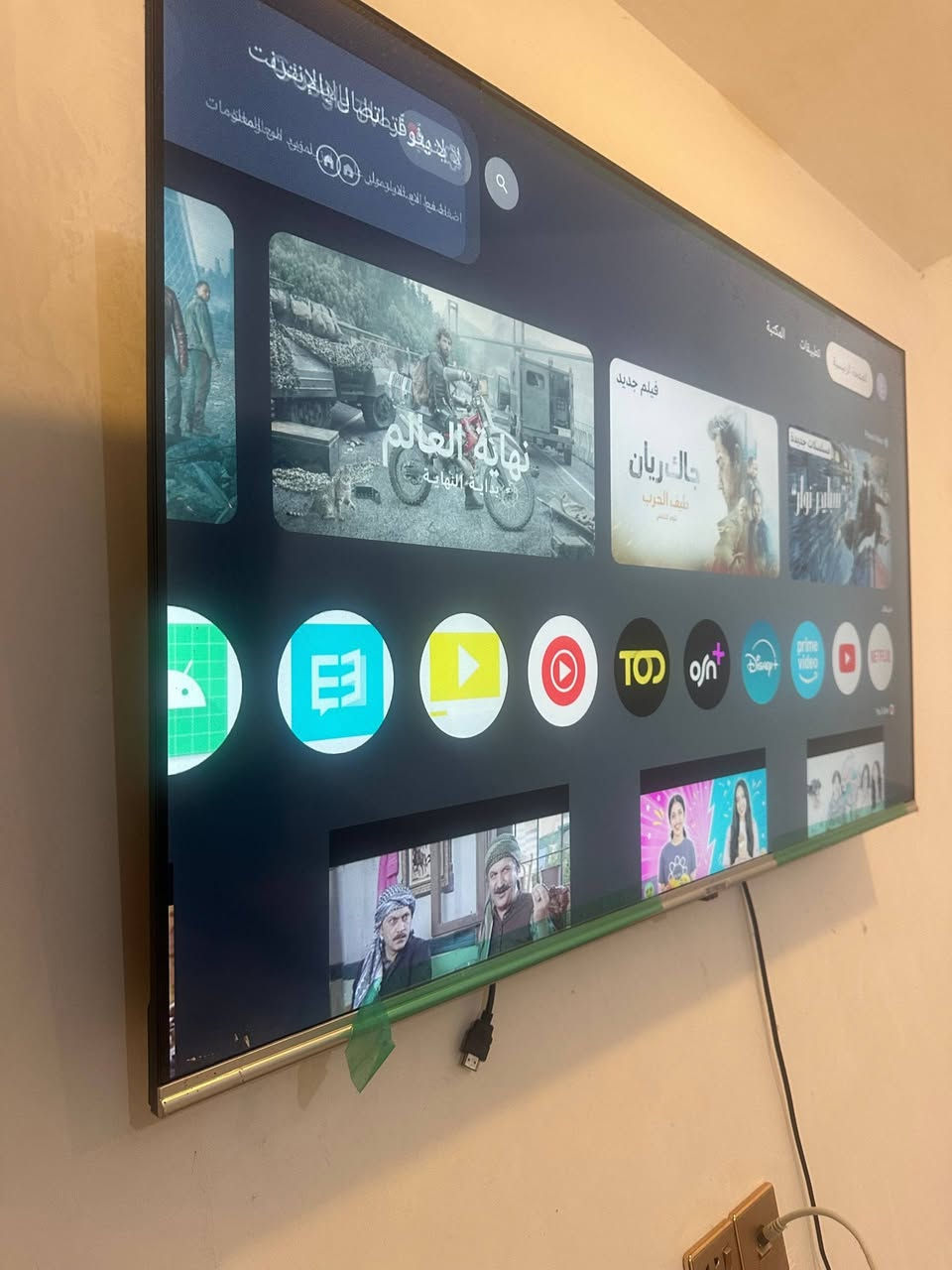 المميزات والتقنيات
النظام الذكي: الشاشة تعمل بنظام Android TV (جوجل سمارت)، وتدعم تطبيقات شهيرة مثل Netflix وYouTube.
الصوت: مزودة بتقنيات صوتية متقدمة تشمل Dolby Audio و DTS TruSurround لتوفير تجربة صوتية محيطية ونقية.
التوصيل: تتضمن مداخل HDMI للوسائط المتعددة عالية الدقة، ومنافذ USB لتشغيل الملفات الخارجية.
التصميم: تأتي بتصميم عصري بإطار نحيف جداً (Frameless).
مع ستلايت وصحن نوعيه ممتازه
السعر 400 
مشتريها جديد 
اقل الشهر 
رقم الهاتف: ***********
