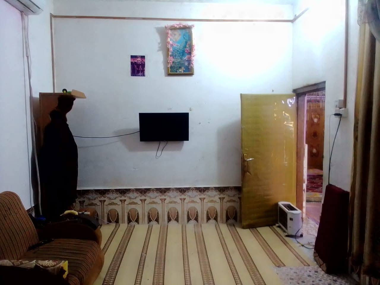 بيت للبيع الهارثه حي الشهداء قرب جامع النباء العظيم قريب ع مدرسه وعياده ومستوصف زراعي ٣٠٠ متر يتكون من ٣ غرف وديوانيه وهول ومطبخ ومشتملات ٤٠ مليون وبي مجال للاستفساراتصل ع رقم ***********
