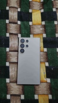 S24 الترا • ٢٥٦ • تيتانيوم