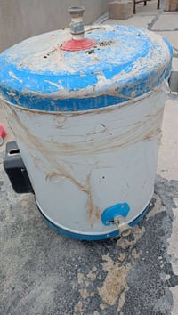 كيزر صغير للبيع سعر مناسب أي عيب ما بي شرط شغال شراي يجي خاص او ينتصل ...