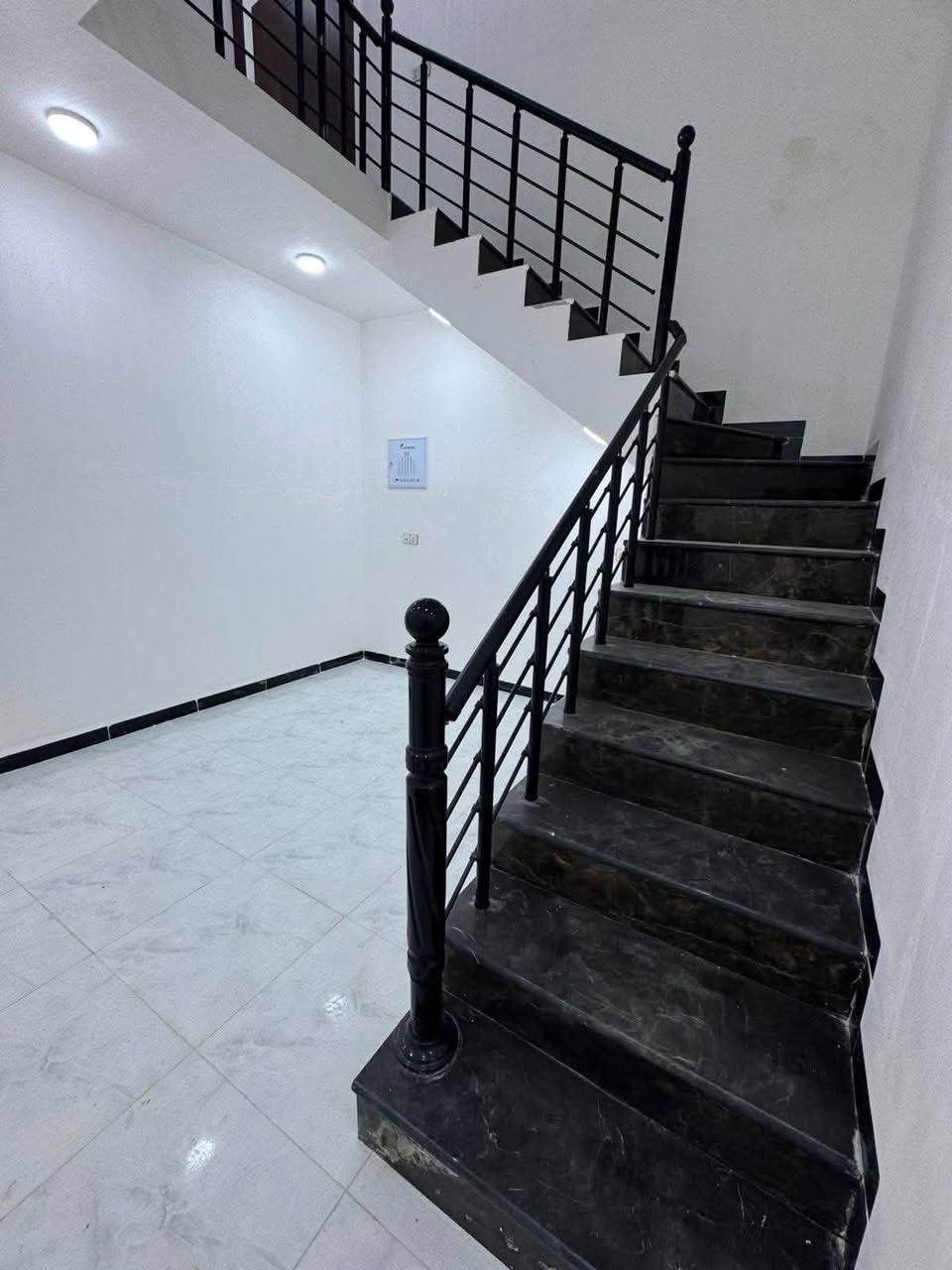 داران للبيــــــع بناء حديث حله نادر الأولى حي الزيتون 

مساحــــــة كل دار 100 متر طابو زراعي سند 25

طابقين غرفتين  نـــــــوم وصاله وكليدور ومطبخ حار وبارد ومجمع صحيات داخلي وخارجي  

تبليط مجاري كافة الخدمات عرض الشارع 10متر 

لـــلاســــتـــفـــســـار ***********
***********

مراجعة مكتب سومر للعقار نادر الاولى على الشارع الخدمي قرب حسينيه حنتوش
