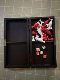 طاولي قديم • مستعمل