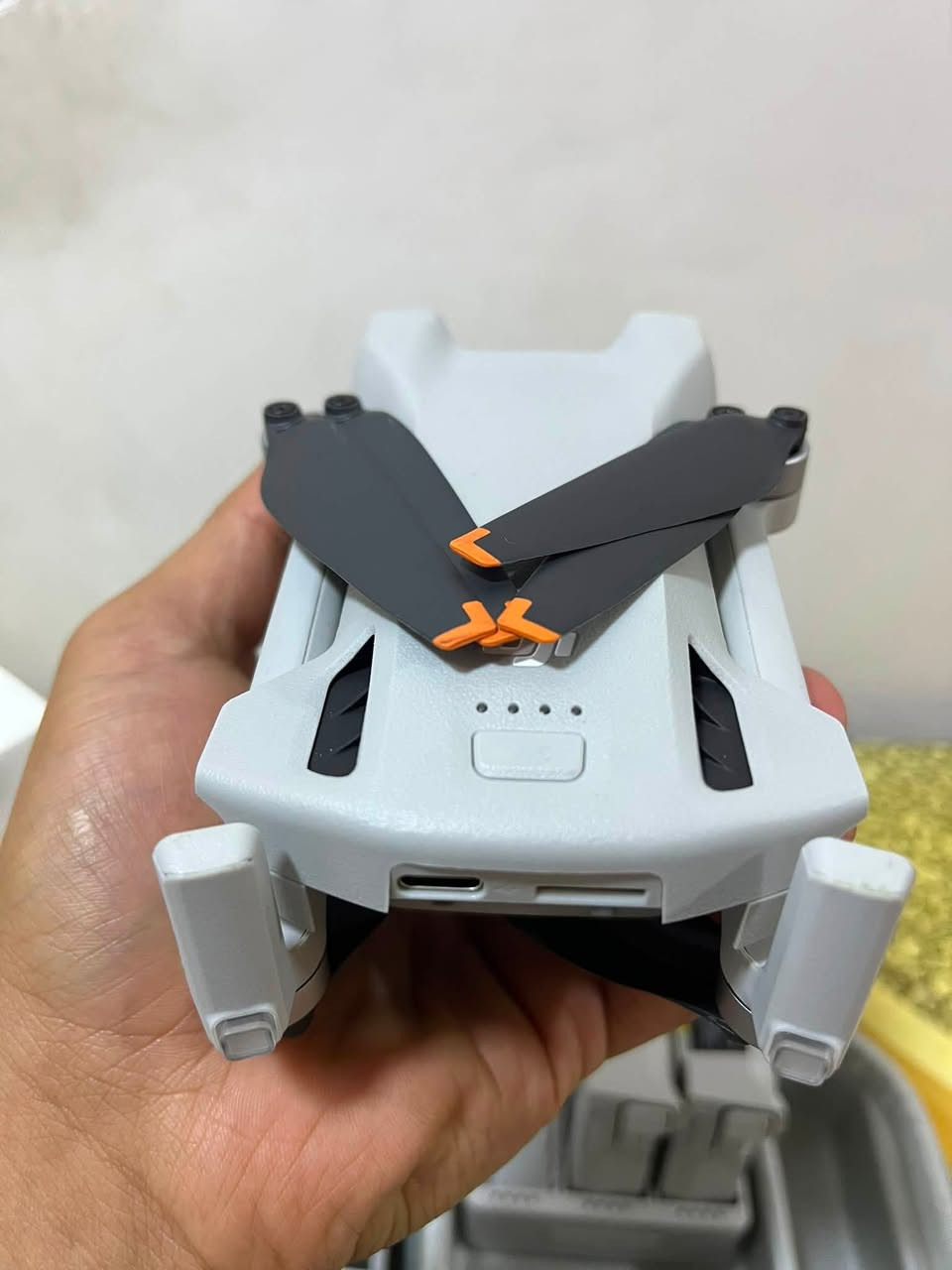 dji mini 3
درون بحالة الوكاله استخدام فقط للفحص  
جوستك سمارت 
بطاريات 2 
شاحنه 
كيبلات شحن 
حقيبه 
مكاني بغداد ***********
