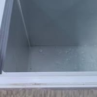 مجمدة النظافة 100بل100شغالة ومكفولة. السعر 200وبيه مجال قليل للاستفسار...