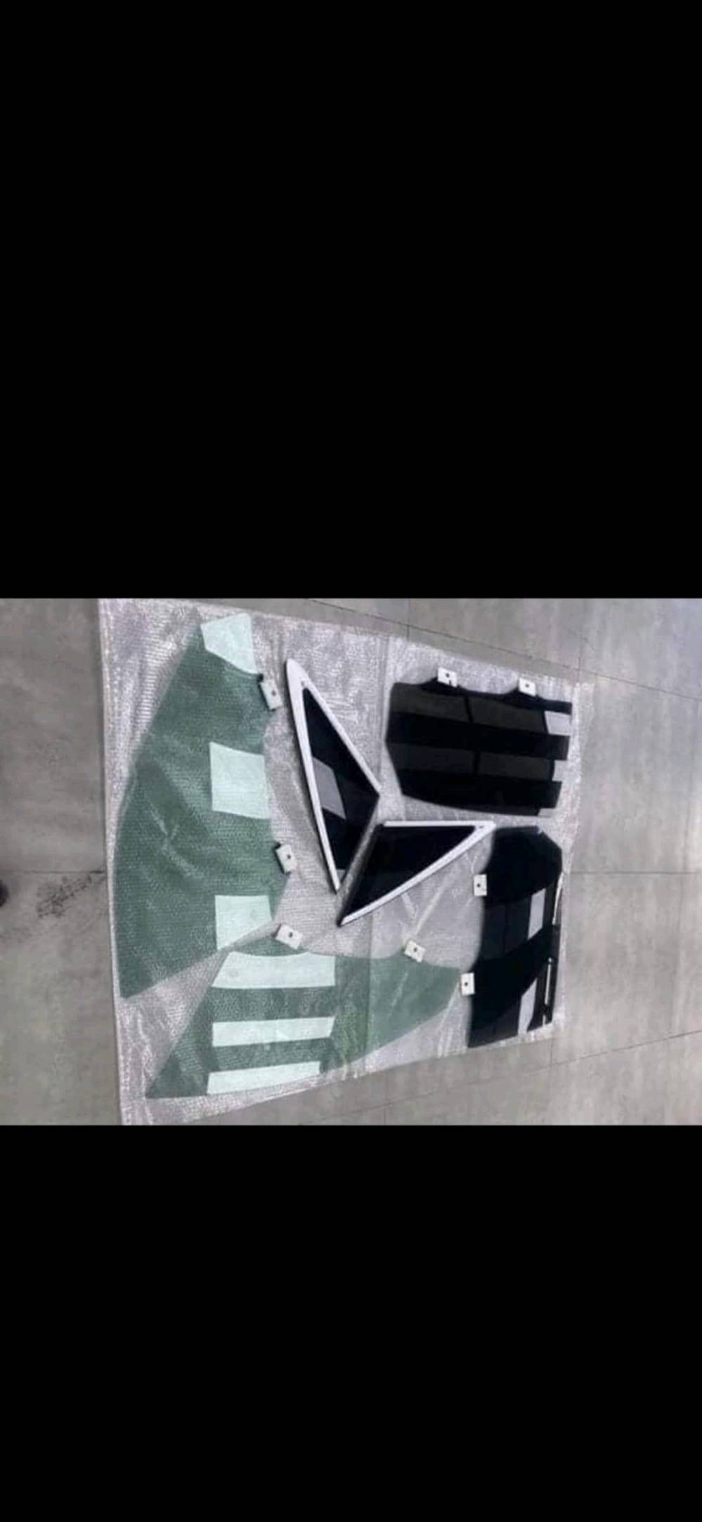 ✅افضل شركه زجاج سيارات
✅جودة اتقان عاليه مع ضمان حقيقي
✅سليكون مقاوم لسيارات المتئاكله
✅معى ضمان العمل 

 للستفسار الاتصال 
☎️***********
☎️***********

🚕يوجد لدينا تركيب موقعي
يتوفر خدمه توصيل

✅اذا كنت ترغب في تغير زجاج سيارتك نوفر لك افضل انواع زجاج السيارات العالميه 
(اصلي -تجاري)
✅اكبر المستوردين في العراق 

✅العنوان باب الشيخ قرب مقبره الغزالي
شنو أكثر موديلات السيارات اللي متوفر عدكم إلها زجاج؟ إذا أكو أسماء موديلات/سنوات محددة اذكرها بالوصف حتى الزبون يعرف بسرعة.: 
جميع الموديلات
الزجاج عندكم أصلي لو تجاري؟ وإذا تجاري، منو الماركات المتوفرة وشكد الفرق بالسعر؟: 
متوفر  الاصلي والتجاري
هل تسوّون تركيب بس ببغداد لو أيضاً توصيل/تركيب للمناطق الثانية؟ وإذا أكو رسوم توصيل اذكرها.: 
يوجد لدينا توصيل جميع محافظات العراق

شنو مدة الضمان على الزجاج وعلى الشغل، وهل يشمل الضمان أي خلل أو تهريب بعد التركيب؟: 
نعم  يتضمن الضمان  الرأيه ١٠٠بل ١٠٠   ويتضمن التهريب الماء او الهواء
تريد تضيفون تفاصيل أكثر عن أنواع الزجاج المتوفرة مثل أمامي، خلفي، أبواب، فتحة سقف، ومرايات حتى يكون الإعلان أوضح؟: 
جميع الانواع  اصلي  و اصلي تفضيخ والتجاري   موجود لدينا 