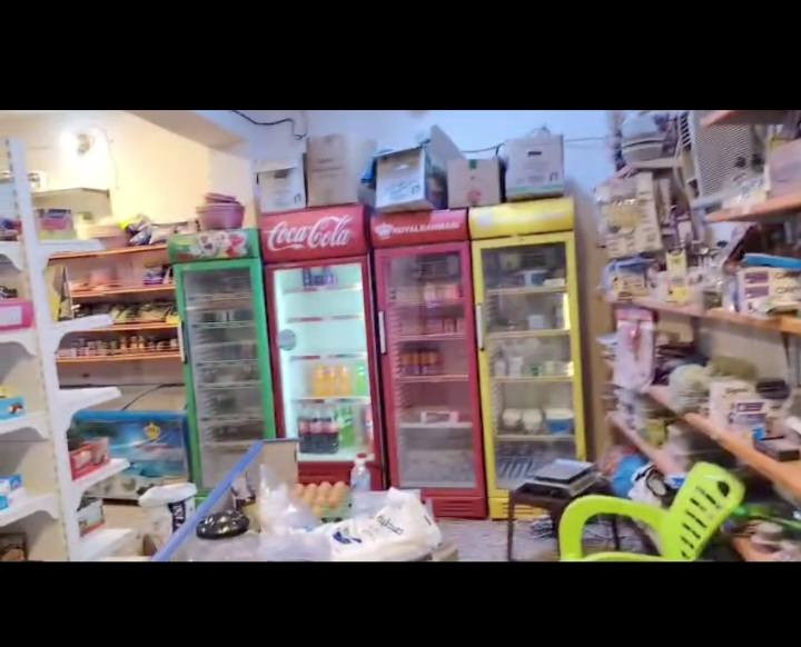 السلام عليكم، توجد اسواق للبيع المكان الفحامه شارع المركز، السبب لعدم التفرغ، للاستفسار الاتصال بالرقم ***********
