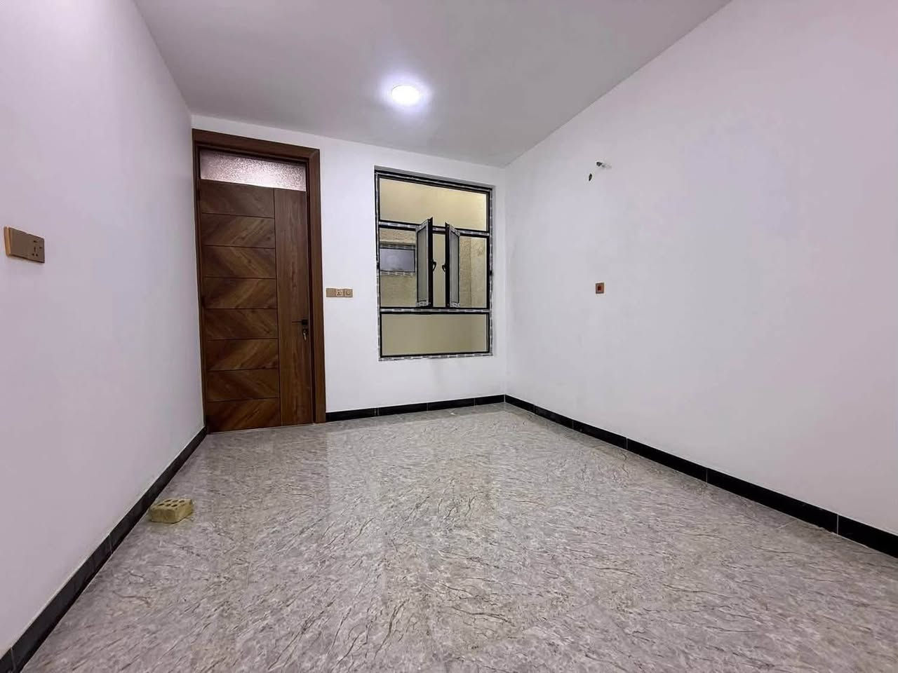 ‏مشتملات عدد 2  للبيع مساحه 80متر 70 (مدخلين) 📌تسليم مفتاح🔐 طابو صرف ‌‏بناء حديث 2026 زيروووو جاهز للسكن 📍الموقع:الشعب  خلف المحكمة وقرب تقاطع شارع عدن‏ قرب مدرسه السيف العربي موقع متميز ‏ منطقه هادئه وراقيه . ‏ملاحظة شارع عريض 
يحتوي على ؛$
✅الطابق  1️⃣  / كراج ‏ واستقبال وحولي مطبخ حار ‏وبارد وخدمات (خارجية وداخلية)1غرف نوم ومنور
✅   الطابق  2️⃣  ‏ غرف نومه عدد2 وخدمات وبلكونه وبيتونة 
كبيرة وسطحين
__________________________
للاستفسار لمعرفت تفاصيل أكثر أو مراجعة 
ومراسلة الصفحة على الخاص أو الاتصال (#مكتب_السوداني_للوساطة_العقارية)
عنوان المكتب بغداد-الشعب - حي التجار- مجاور اعدادية بلقيس للبنات‏- @‏‏ *********** متواجد ماسنجر واتساب‏
(تتوفر لديناء العروض ‏الجديدة وحصريا أخرى مناسبه)
