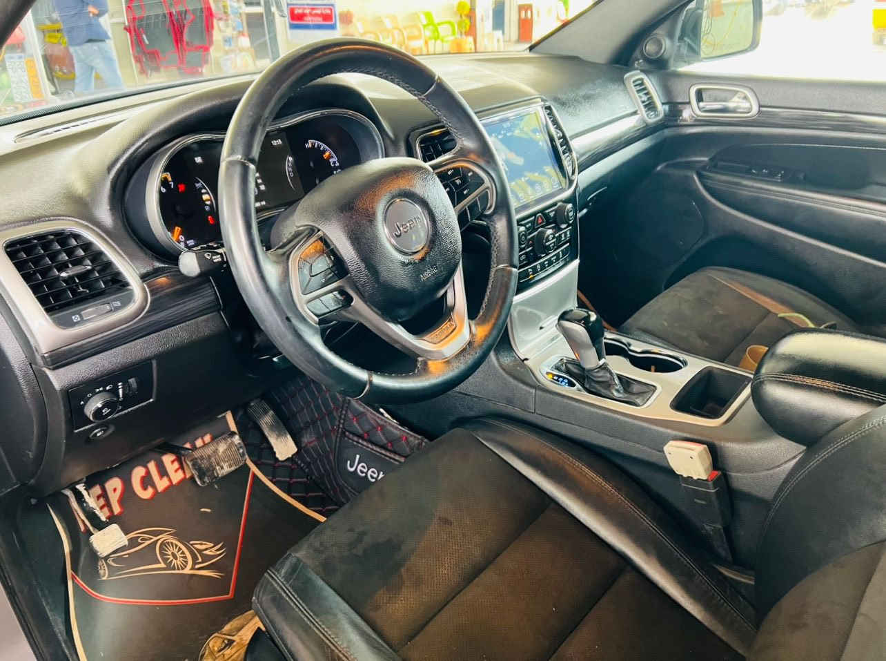 السلام عليكم

جيب كراند شيروكي 

موديل : 2019

ماشية : 33ميل

المواصفات 

بصمه 

تشغيل عن بعد

كشنات كهرباء 

كشنات جلد تدفئه 

شاشة 

كاميرا 

تحكم ستيرن جهتين 

كروز سرعة ( نظام سبورت رياضي )

نظام ايكو 

نظام اطفاء 

نظام توقف عند الاقتراب 

حساسات خلفية 

ويل كب كروم  17

بلوجكتور 

قطعتين تبريد 
 
رادار بالمري الجانبيه

الارضيه مغلفه نايلون شفاف 

الاسبير مانازل @
سستم صوت بالجنطه 

السياره على ايدي وبسمي حره 
 
الحادث جداً بسيط كما موضح بالصوره بدون تبديل ويدون اي  قطرة صبغ فقط دعاميه اماميه اني شلت القديمه وخليت جديده وموجوده القديمه عندي 

السيارة جاهزه من كلشي بدون اي نقص . 

السعر : 220$
العن

للاستفسار 

***********
***********
