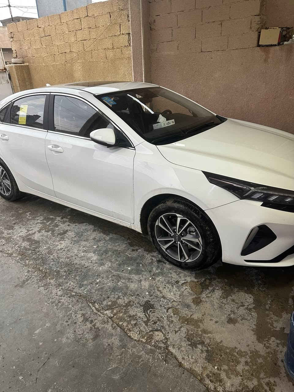 السلام عليكم 
للبيع سيارة كيا 3 
موديل ٢٠٢٤ 
السيارة بغداد رقمها 
ماشية ٤ الألف فقط 
***********
مكاني بغداد أبو غريب 
السعر ١٤٤ ورقة
