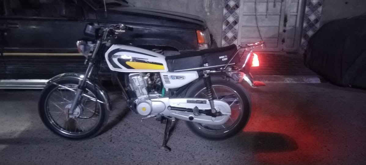 سلام عليكم دراجه للبيع الشاصي ارشه 18 اوراق اصولي  تعمير 2025 مكينه نامه امتياز باب اول 25 مبدل بيها ولفات بس الدراجه ناشفه و مكفوله كفاله عامه سعرها 750 و بيها مجال
رقمي اتصال او واتساب ***********
