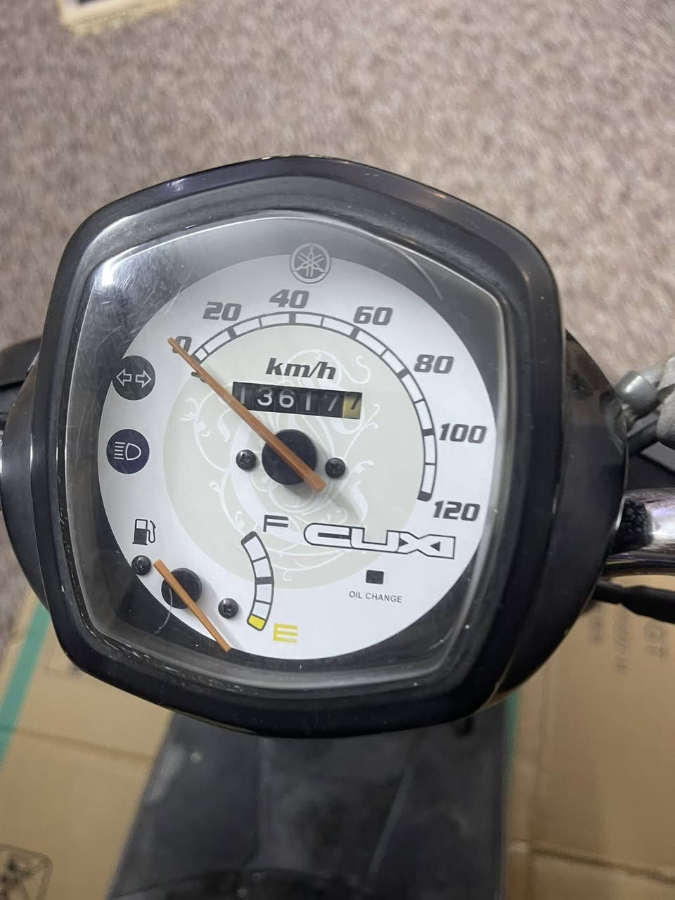 سلام عليكم بوليس كابريتر دراجه كله بلاديه كفرات كله مختمه بس شويه تعبانات ومشخطات بيه مكينة  تشك الكاع وناعمه ما تسمع صوتها كلشي شغال بيه من كهربائيات وعداد وكيج بانزين بريكات دراجه شغاله سلف هندر ما بيه كل نقص فقط باتريها تعبان مكان الأمين ثانية رقم *********** سعر 500 وبيه مجال
