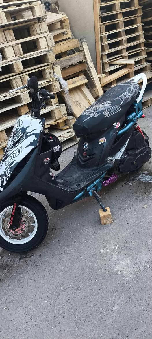 السلام عليكم دراجه ماكس عدله مال لعب دراجه كدام عينك عوزها بس كلج امامي وكابريترها تجاري تاخر بالتشغيل اربع هنادر خمسه سعرها350وبيها مجال كلش بسيط مكاني بغداد قرب جسر البلديات الجديد رقم الهاتف ***********
