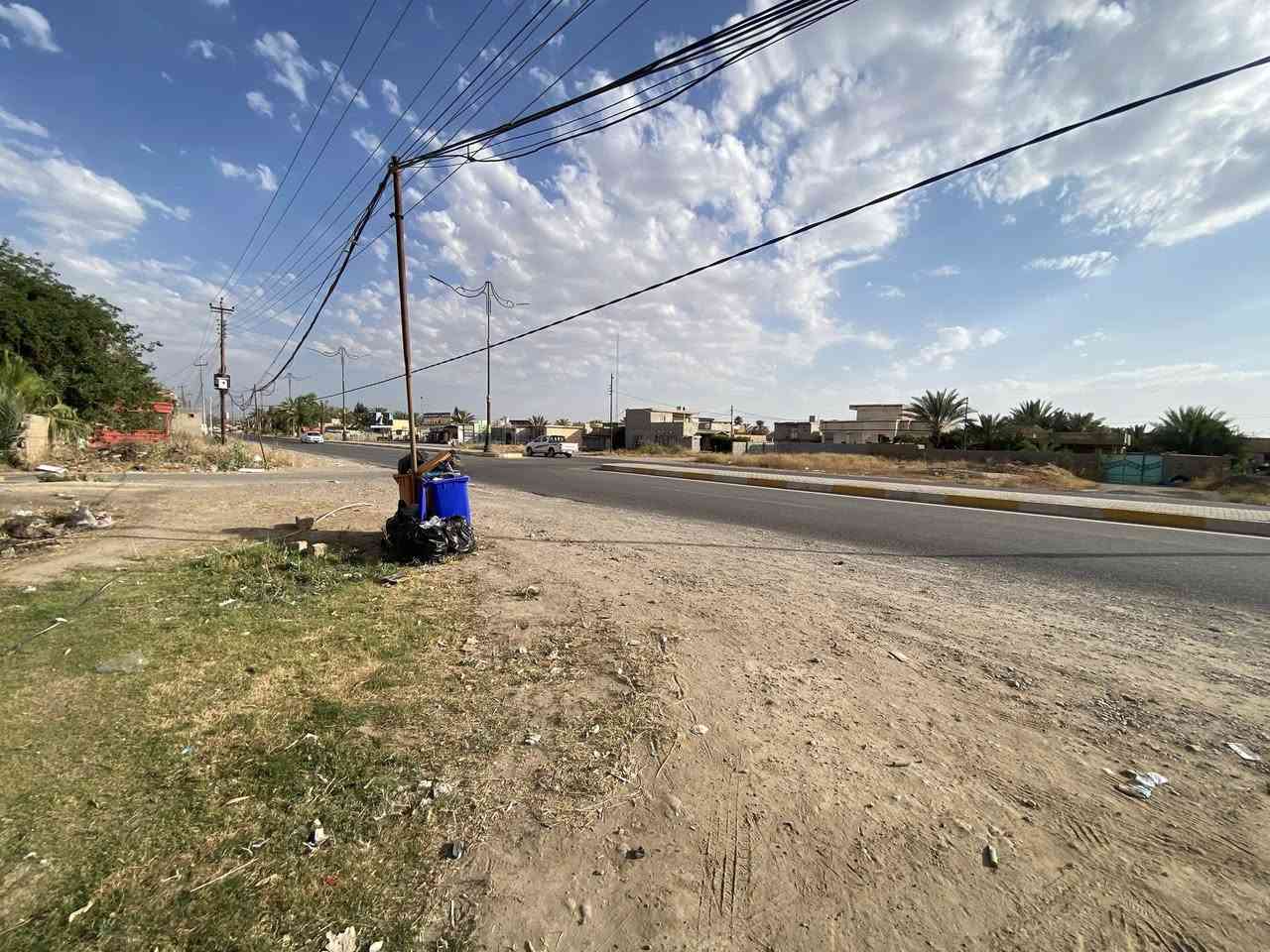 السلام عليكم قطعه ارض وبيه بيت للبيع الواجه 18 ونزال 51 ع شارع العام ع سايدين عرب الصين وركن ومتوفر جميع الخدمات  السعر اتصل وحياك الله ***********
