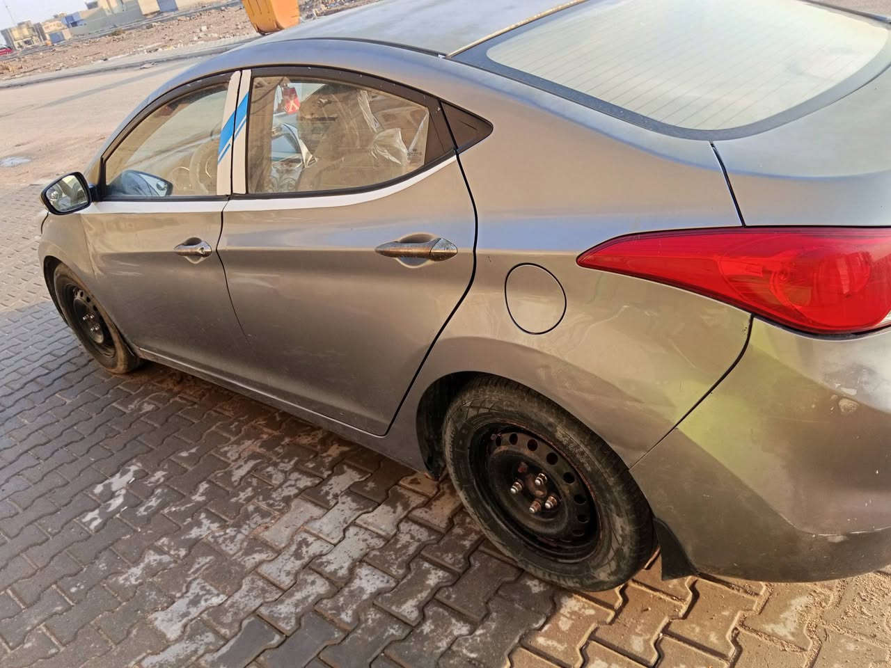 السلام عليكم
النترا وارد امريكي 2013 
محرك دوش 1600 ومجرك 
تبريد تدفئه 
سياره نقصها بس حداديه اماميه بس 

السعر 85 بيها مجال 
للاستفسار 
الهاتف ***********
