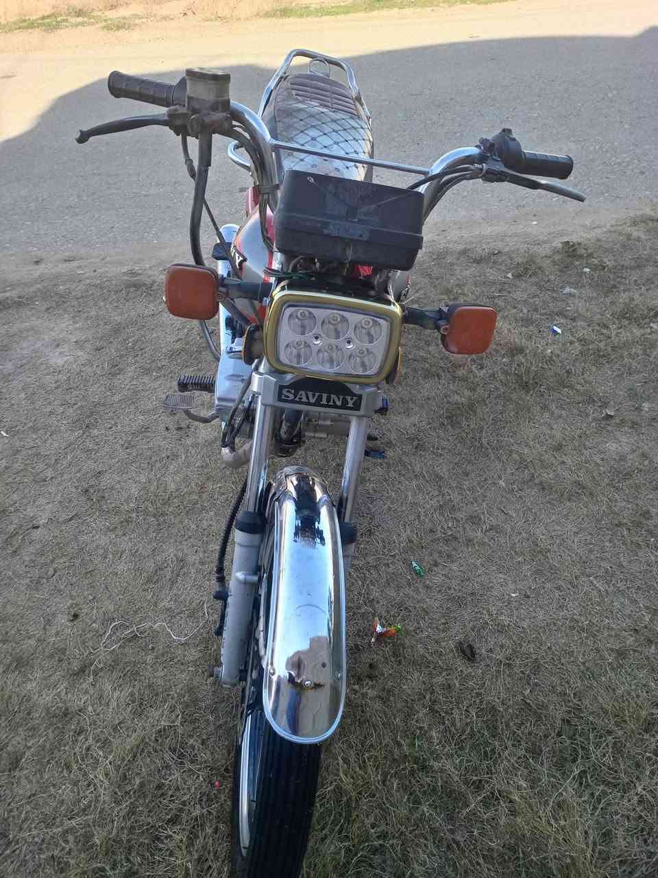 دراجه سيفان ختم سولنك موديل 2020 محرك بلادي فول نضافه ونشاط ( تشغيل نكره سلف وهندر و كهربائيات شغاله)(أوراق اصوليه كرتونيه كامله( العدد5اوراق)السعر ( 350)وبيها مجال حك الجيه لاتصال *********** خاص ما جاوب الشراي يتصل السكن ديالى ( ناحيه كنعان)
