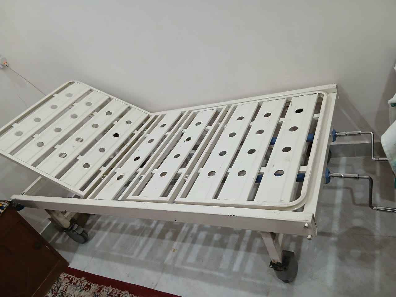 السلام عليكم ورحمة الله وبركاته 

اخوتي هذا سرير طبي 2 حركات قدم ورأس 

السعر 130 الف دينار عراقي و بيه مجال للطبين 

للاتصال ***********

مكاني الاعظمية بغداد بغداد, العراق
