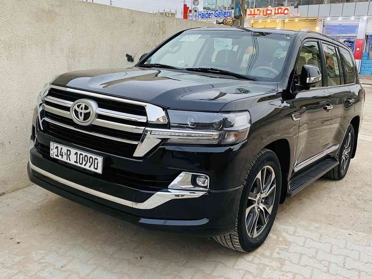 لاند كروز 2016فول 8سلندر ماشيه 110 سياره جديده ما متعوبه بيه جاملغ تبديل ولبنيد بس صبغ بدون اي شي لا شاصي لا ولغد 
شاشه 
فتحه 
كشنات جلد 
اربع كامرات
تخم تاير مواصفات الاند كروز المعروفه 8ارباك اصل مو شد
زنون عالي ناصي 
حساسات خلفيه 
رقم مميز مكانه بصره قضاء المدينه ***********
السعر 386وبيه مجال
