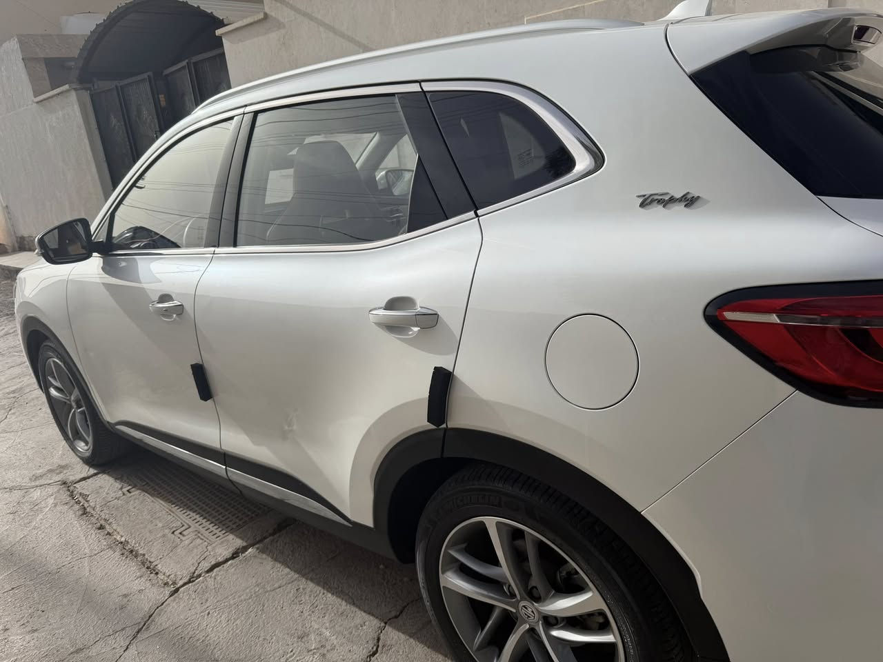 Mg 2022 HS trophy
بعدها داخله بالضمان لحد سنة 2028
محرك 1500 تيربو 
عداد المسافة 52000 كيلو 
بانوراما وفول مواصفات
رقم سليمانية باسمي 
***********
