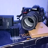 كاميرا Nikon D7100 للبيع، حالة جيدة جداً. تأتي مع شاحن MH-25 وبطارية ل...
