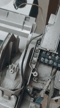 السلام عليكم طنين كلش نضيف مكانه سيديه سعر٤٠٠ )(***********
