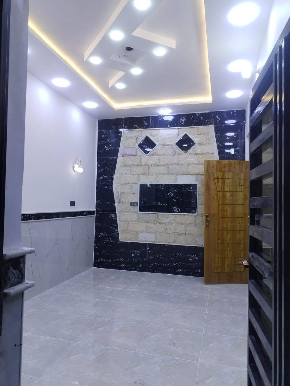 سلام عليكم مشتمل ١٠٠متر قرب الفلكه القاضي حي الغدير طابو غير مسكون ***********
