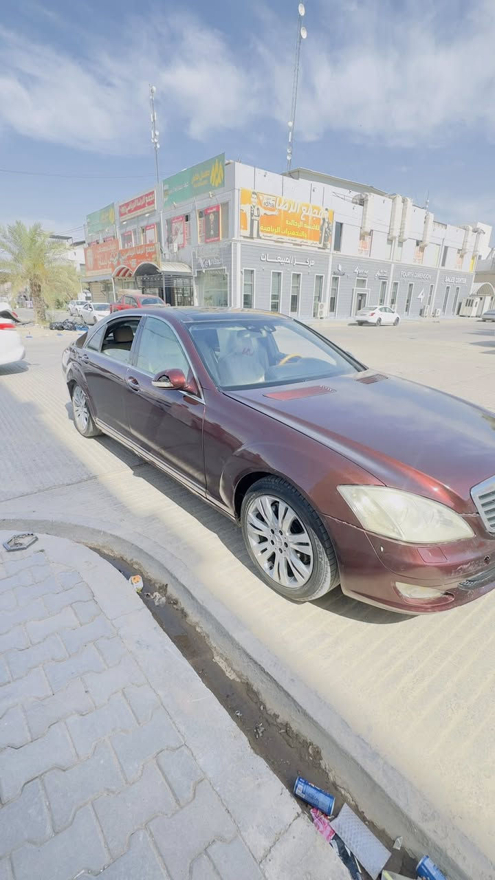 سلام عليكم مارسدس s2011 كصه قماره   ادوات مكينه سته سلندر داخل ابيض بنوراما مري شفط جوبلس سياره حلوه كشر نضيف نقصها حداديه خلفيه نص عمر تبريد ثلج تخم تاير بعده زيرو  علما ان السياره بيها ارقام وسنويه انكليزي شمالي ارقام مال معنل شغل درجه اولى ولسنويه على شاصي  وبالنسبه لسعرها 45  وبلاش بالنسبه لخواتها الشراي يتفضل *********** مكانها نجف
