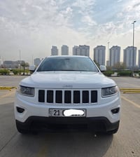 جراند شيروكي لاريدو • ٢٠١٦ • ثلاث شاشات