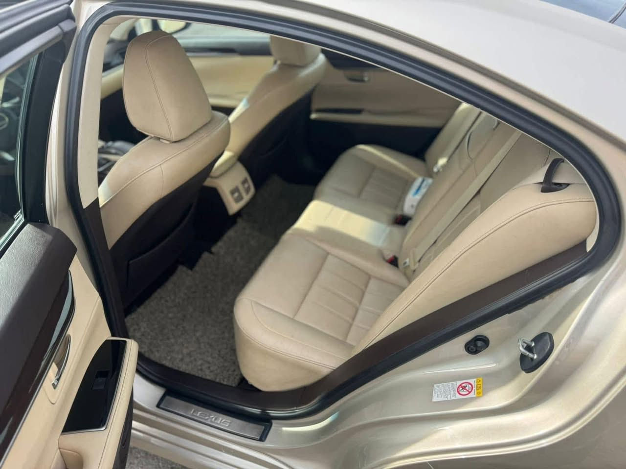 لكزز  ES 350 مديل 2018
امريكي حادق فقط بنيد والدعاميه
مع بارد بالجنطه 
بدون اير باك
اعلى فئه VIP
ماشيه 88 الف ميل 
السعر 200  
بيهه مجال لشراي
السياره بأسمي
بيع او مراوس 

***********
